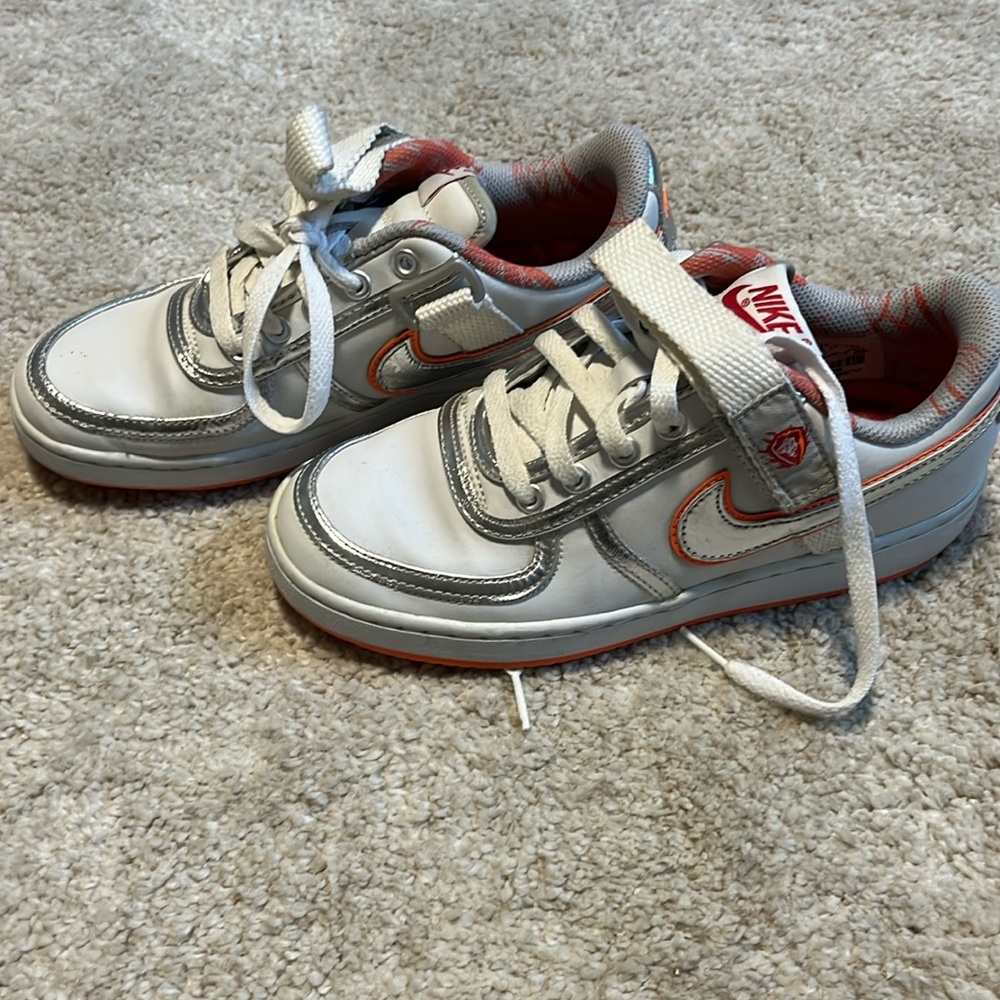 Nike women’s sneakers